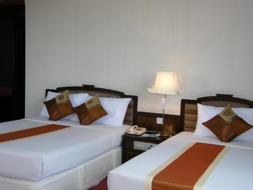 Grande Ville Hotel Бангкок Экстерьер фото